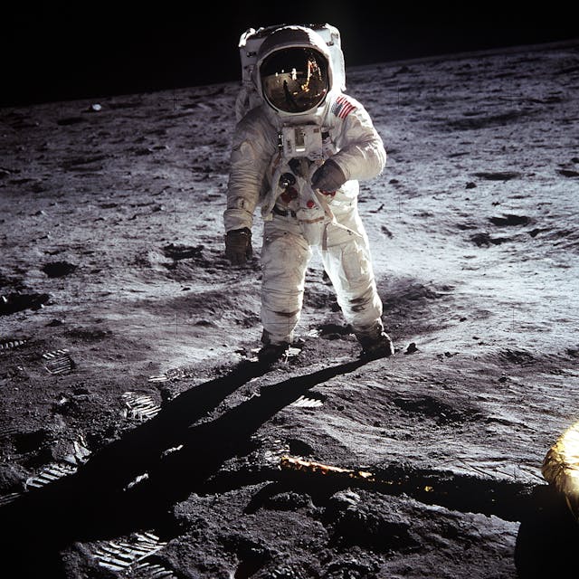 Apollo 11, first to land on moon, Neil Armstrong